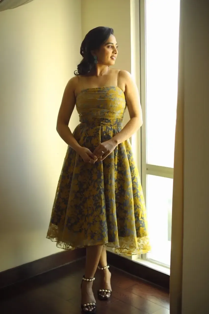 Beautiful Indian Actress Srushti Dange in Lemon Yellow Skirt